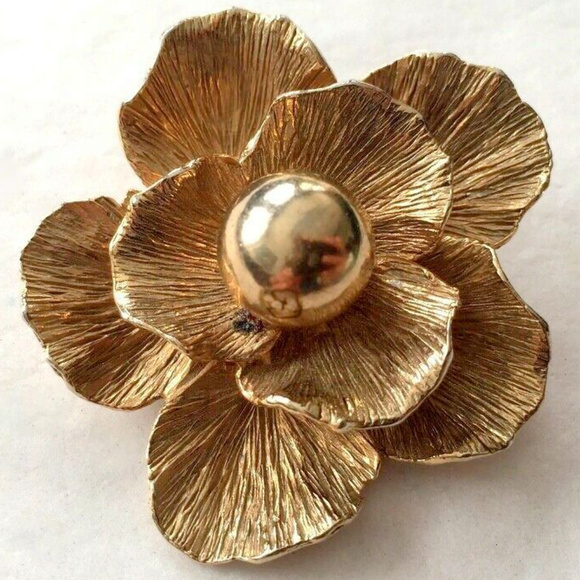 Vintage Jewelry - vintage gold tone flower brooch pin Vintage Jewelry - vintage gold tone flower brooch pin